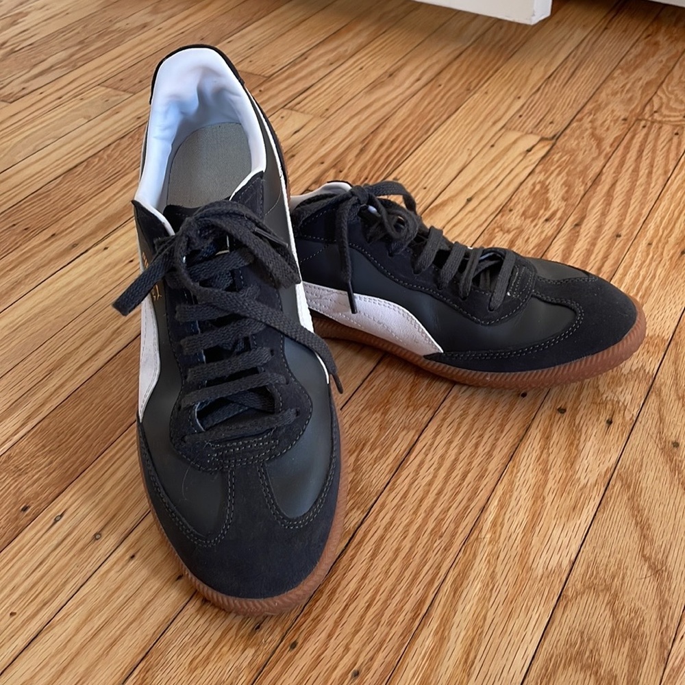 Men’s Puma sneakers, size 11